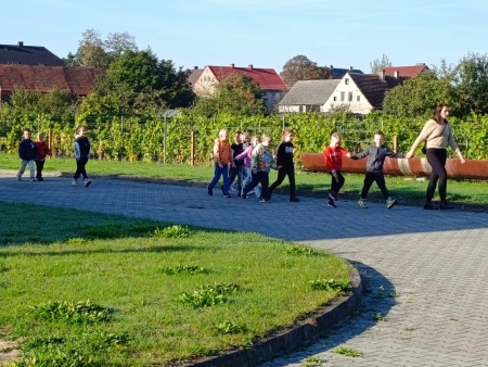 Próbny alarm przeciwpożarowy połączony z ewakuacją uczniów.